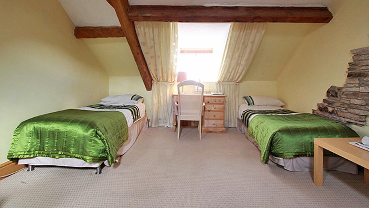 Centre Of Britain Hotel Халтвисл Экстерьер фото