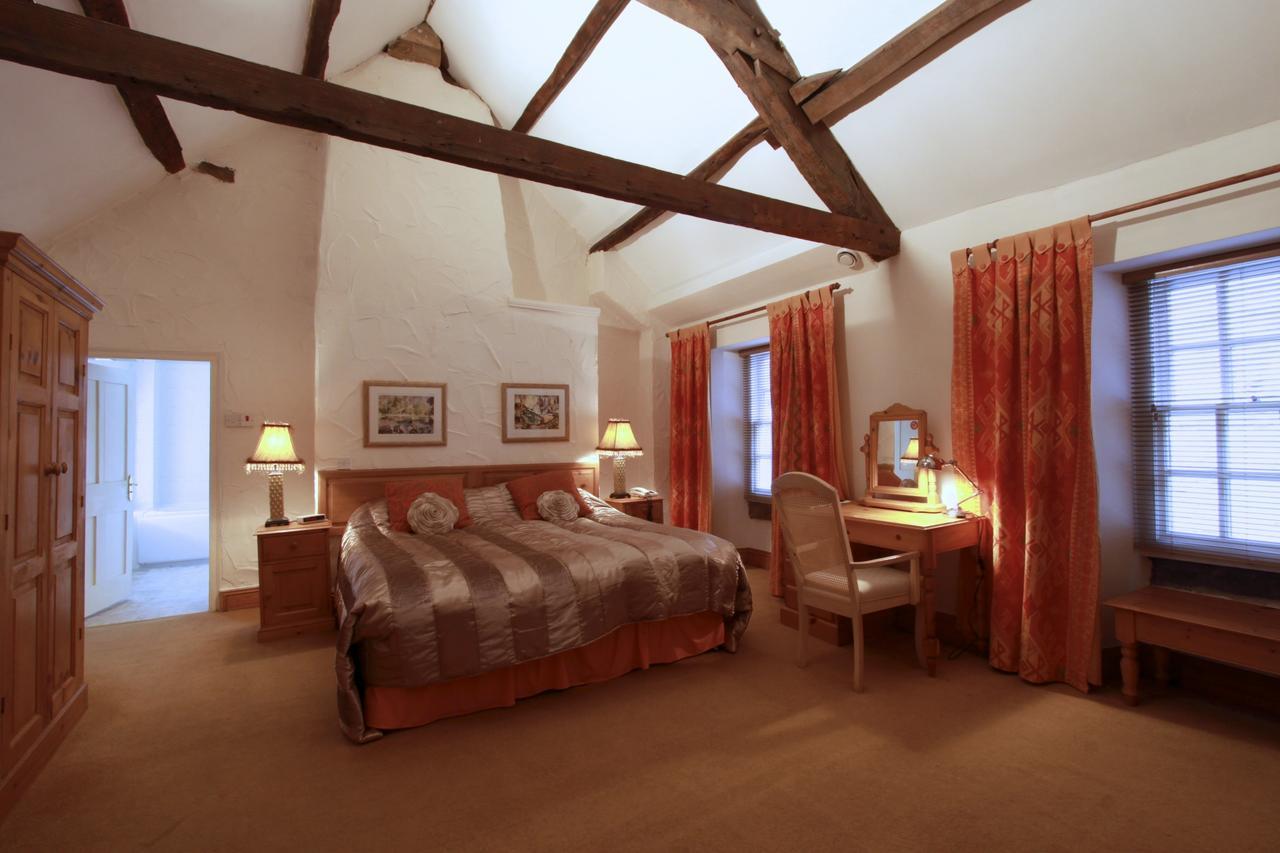 Centre Of Britain Hotel Халтвисл Экстерьер фото