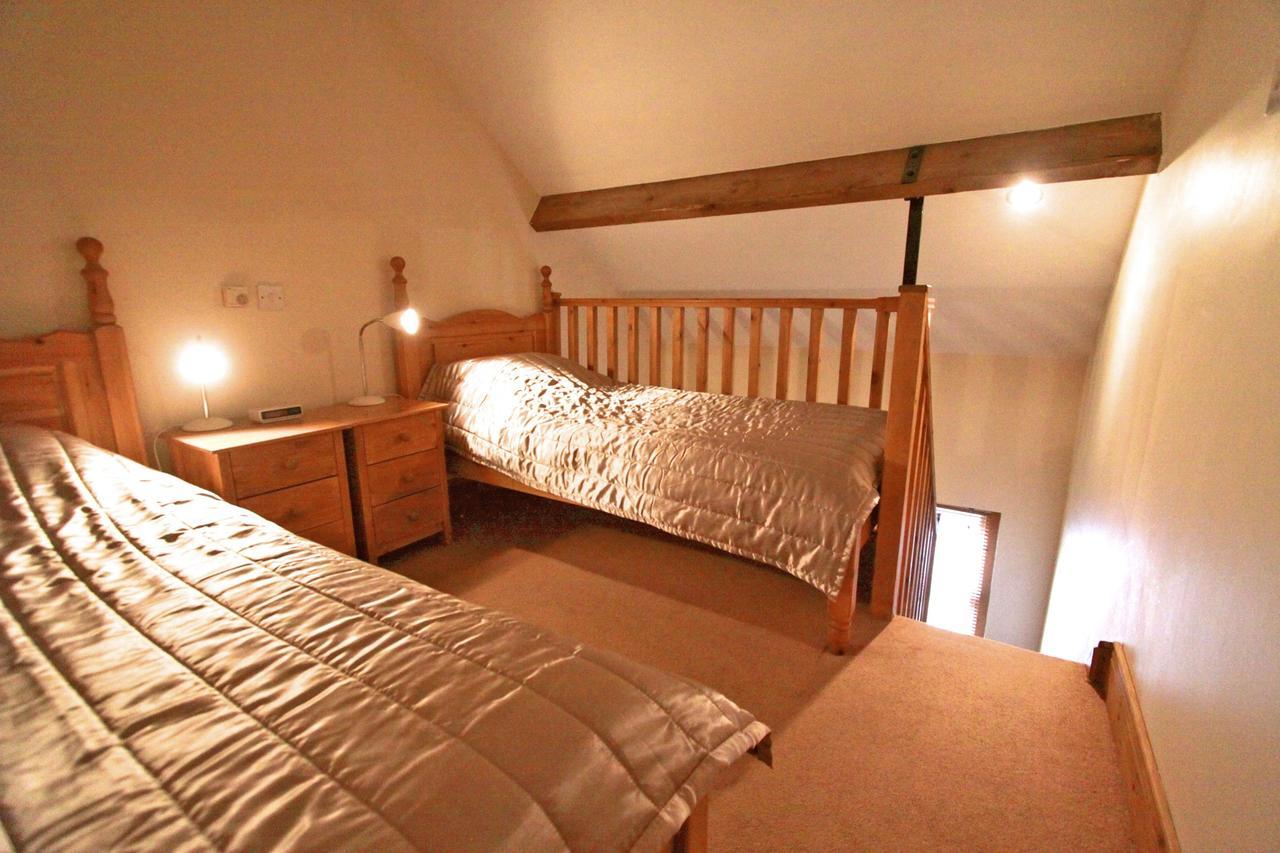 Centre Of Britain Hotel Халтвисл Экстерьер фото